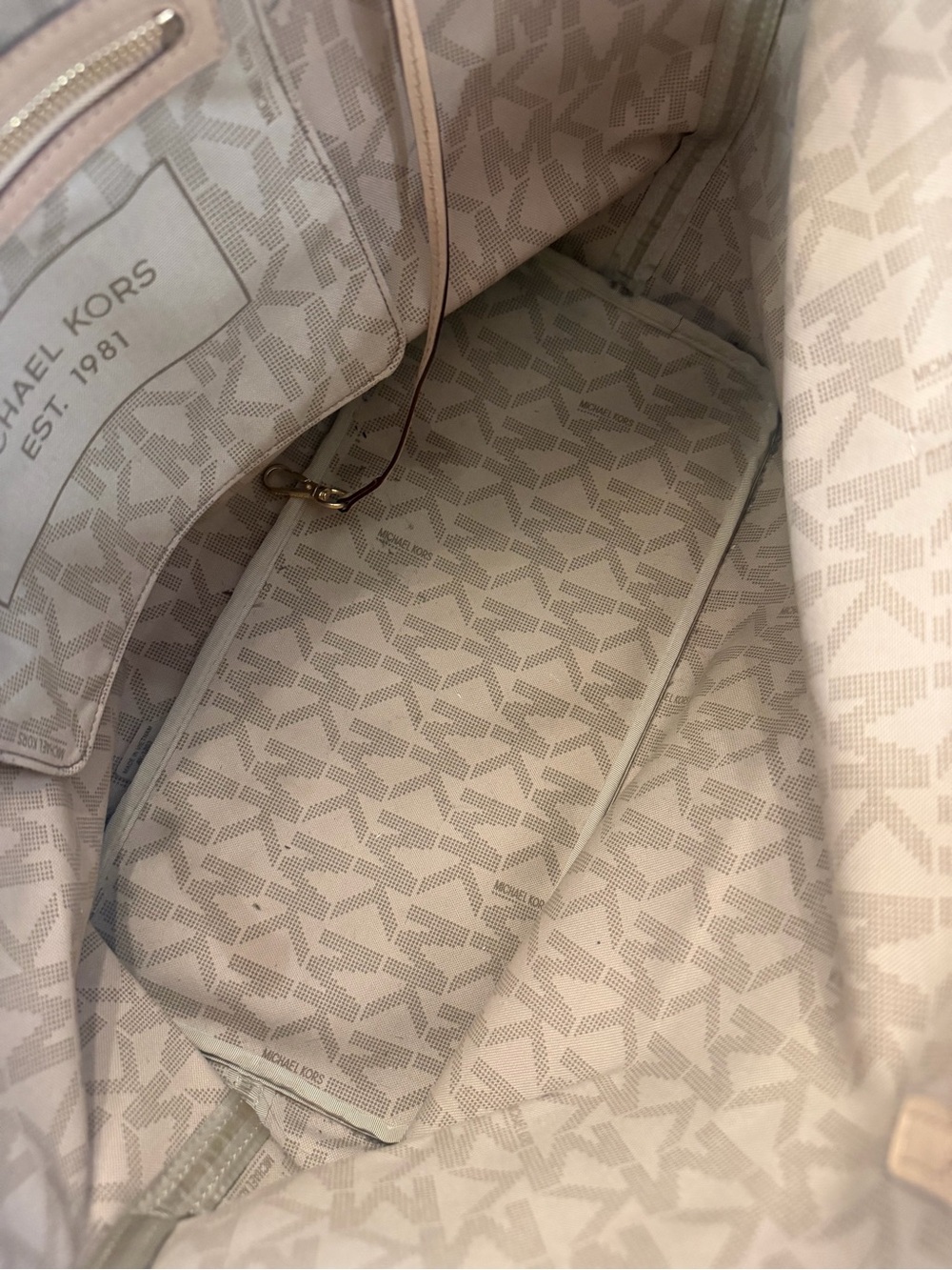 Michael Kors Vanilla Jet Set Travel Signature MK Tote Bag - Picture 6 of 15